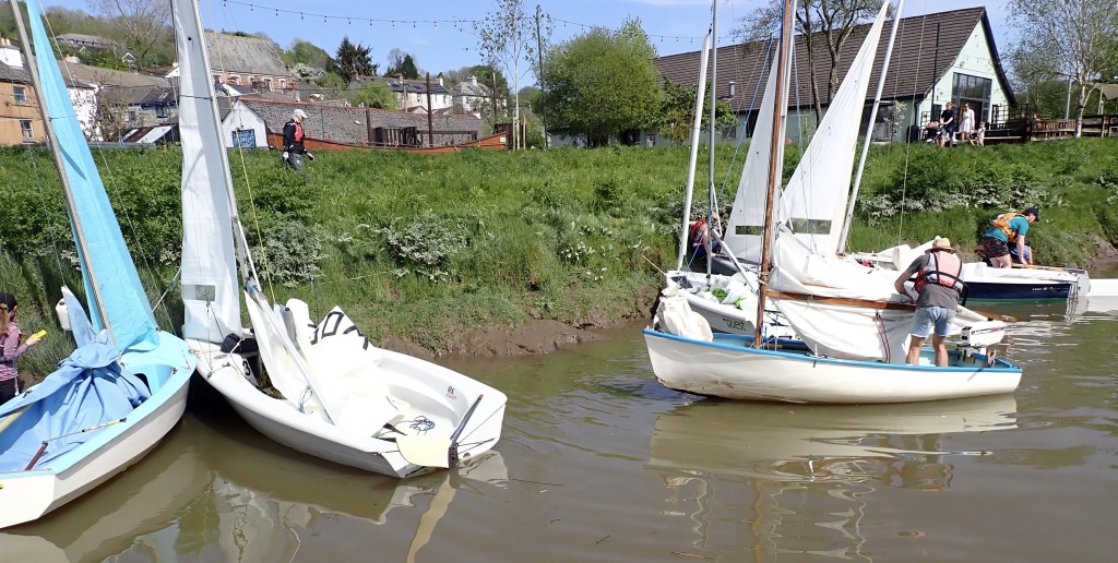 Sailing dinghies on the edge of the river Tamar at Calstock
